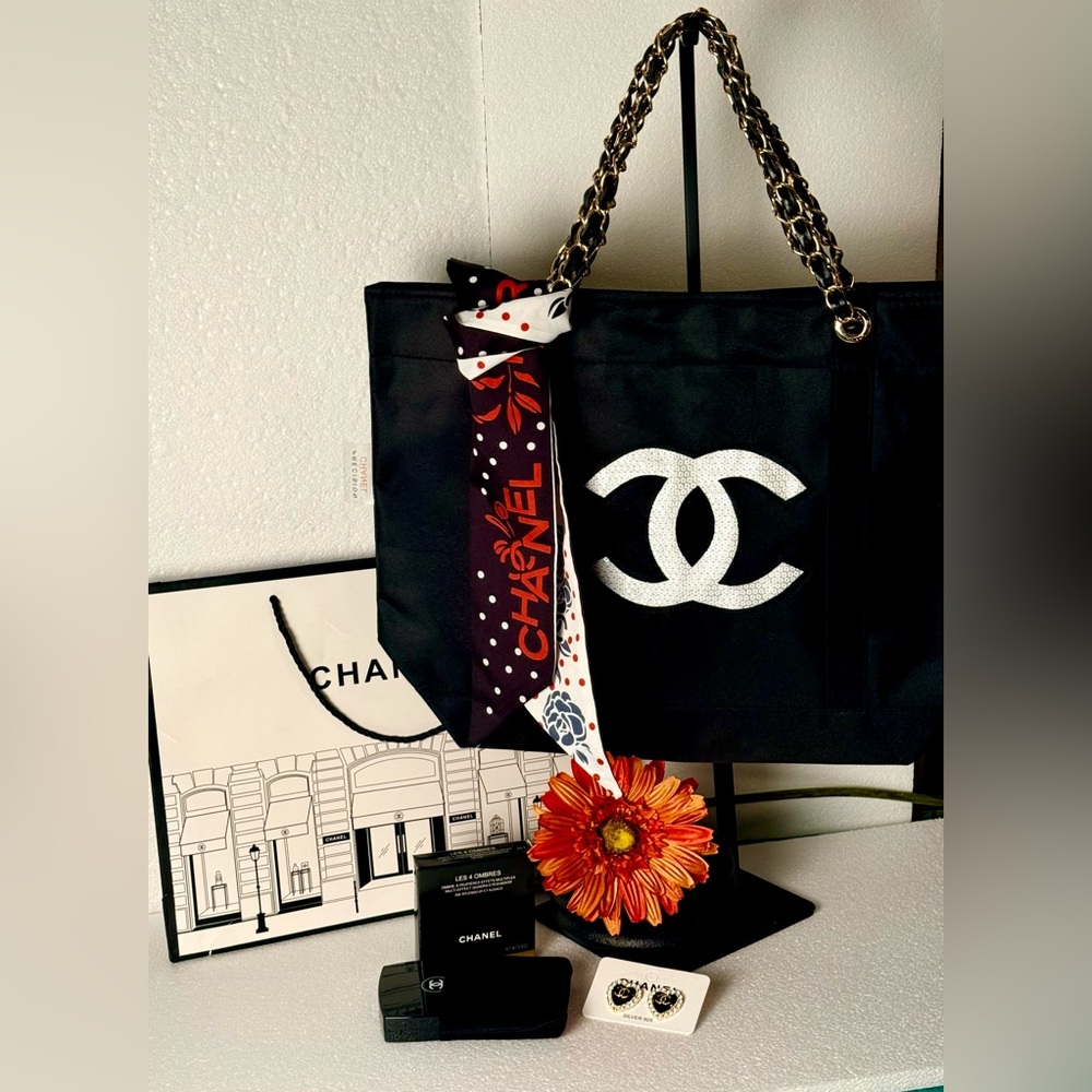GWP Black Tote with White Logo and Gold Chain